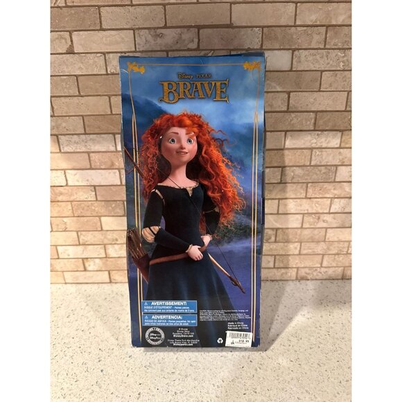 MERIDA BRAVE Princess Classic Doll Bow Arrow Cape Disney Store NIB 2012 #32 - Picture 2 of 4